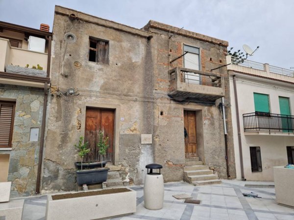casa indipendente in vendita a Furnari