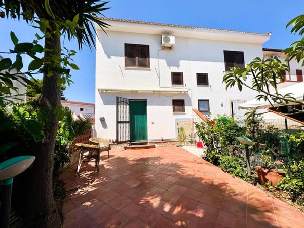 casa indipendente in vendita a Furnari