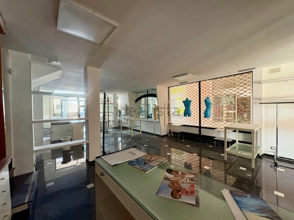 locale commerciale in vendita a Furnari in zona Portorosa