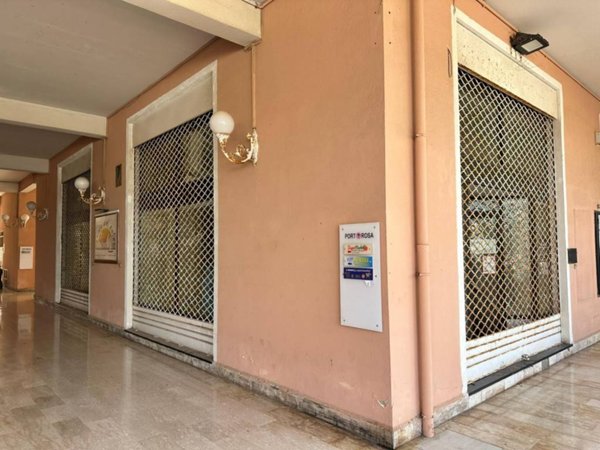 negozio in vendita a Furnari in zona Portorosa