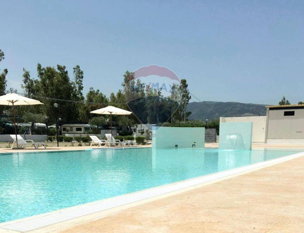 negozio in vendita a Furnari in zona Portorosa
