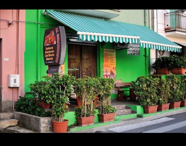 locale commerciale in vendita a Furnari