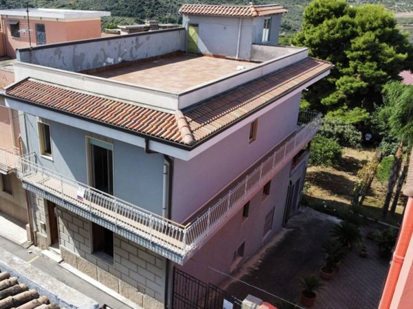 casa indipendente in vendita a Furnari