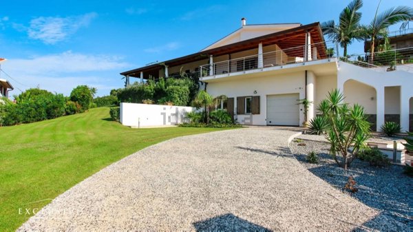 casa indipendente in vendita a Furnari