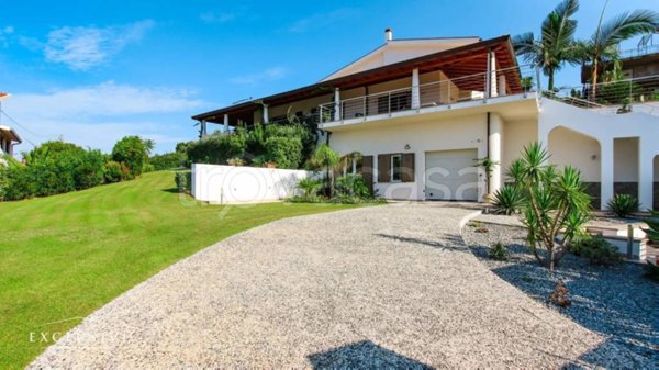casa indipendente in vendita a Furnari
