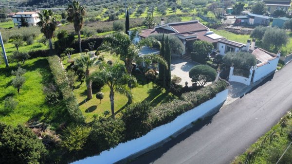 casa indipendente in vendita a Furnari