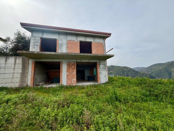 casa indipendente in vendita a Furnari