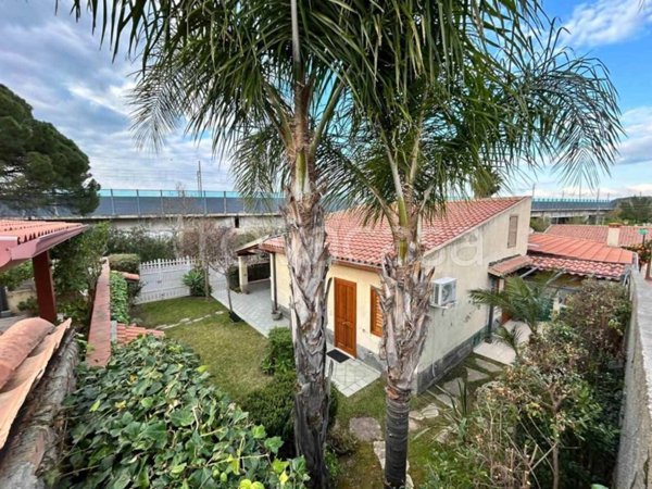 casa indipendente in vendita a Furnari