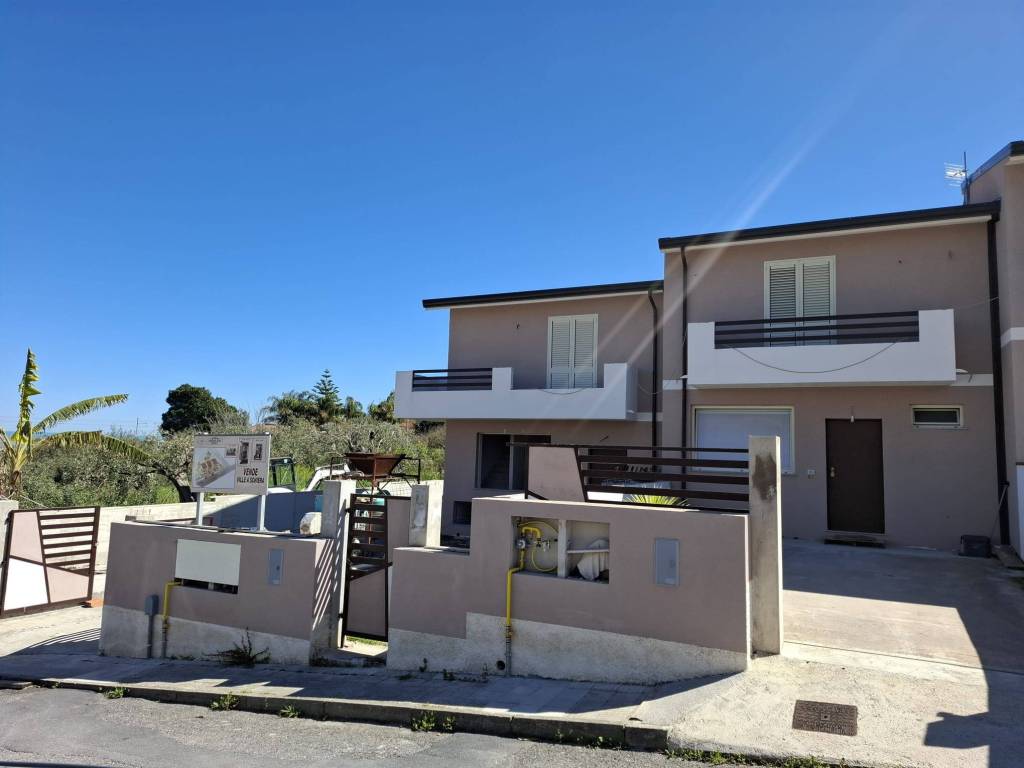 casa indipendente in vendita a Furnari