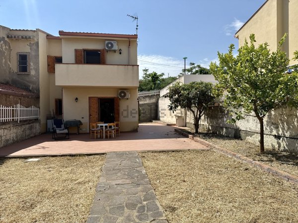 casa indipendente in vendita a Furnari