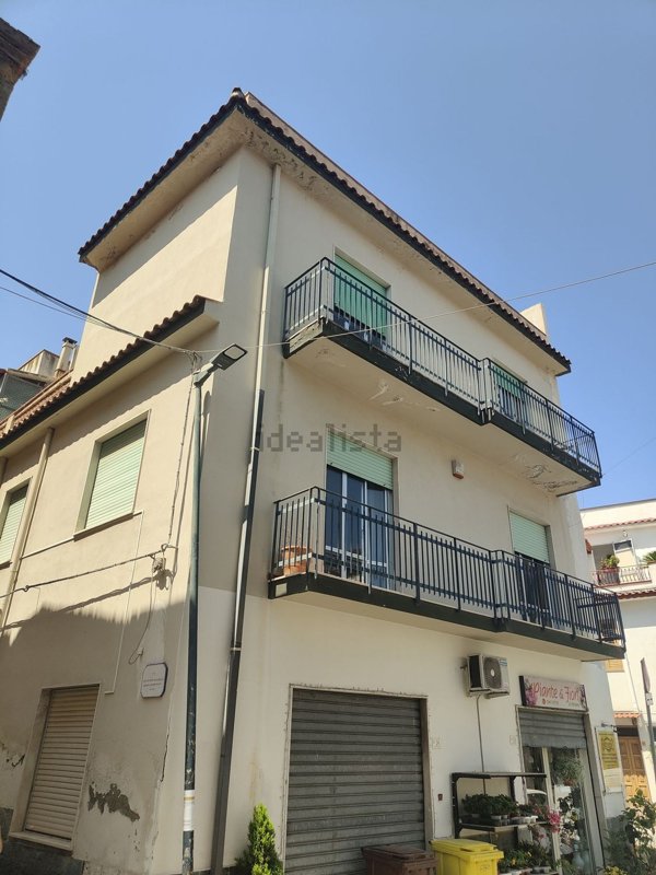 locale commerciale in vendita a Furnari