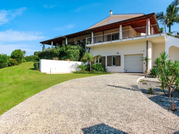 casa indipendente in vendita a Furnari
