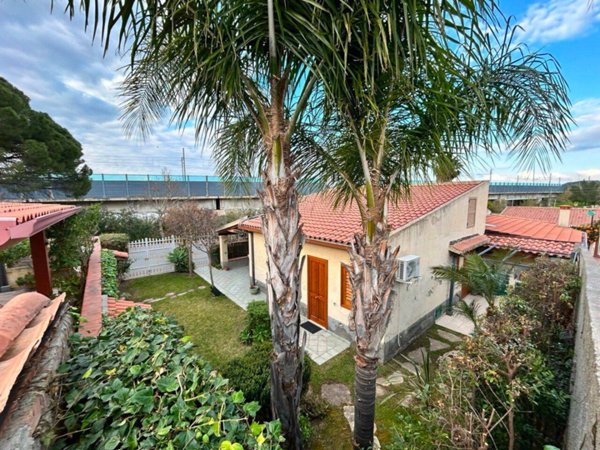 casa indipendente in vendita a Furnari