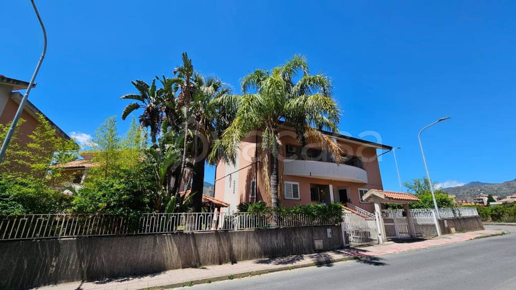 casa indipendente in vendita a Gaggi