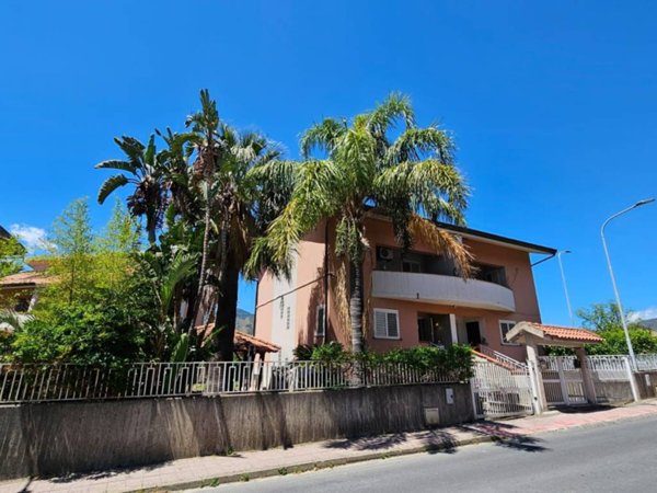 casa indipendente in vendita a Gaggi