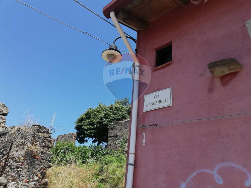 casa indipendente in vendita a Gaggi in zona Cavallaro