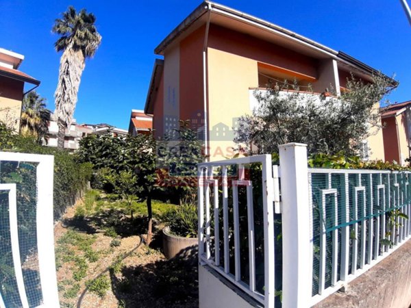 casa indipendente in vendita a Gaggi