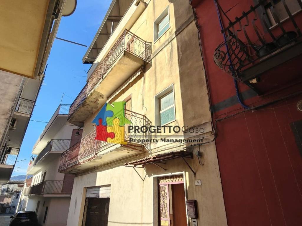 casa indipendente in vendita a Gaggi