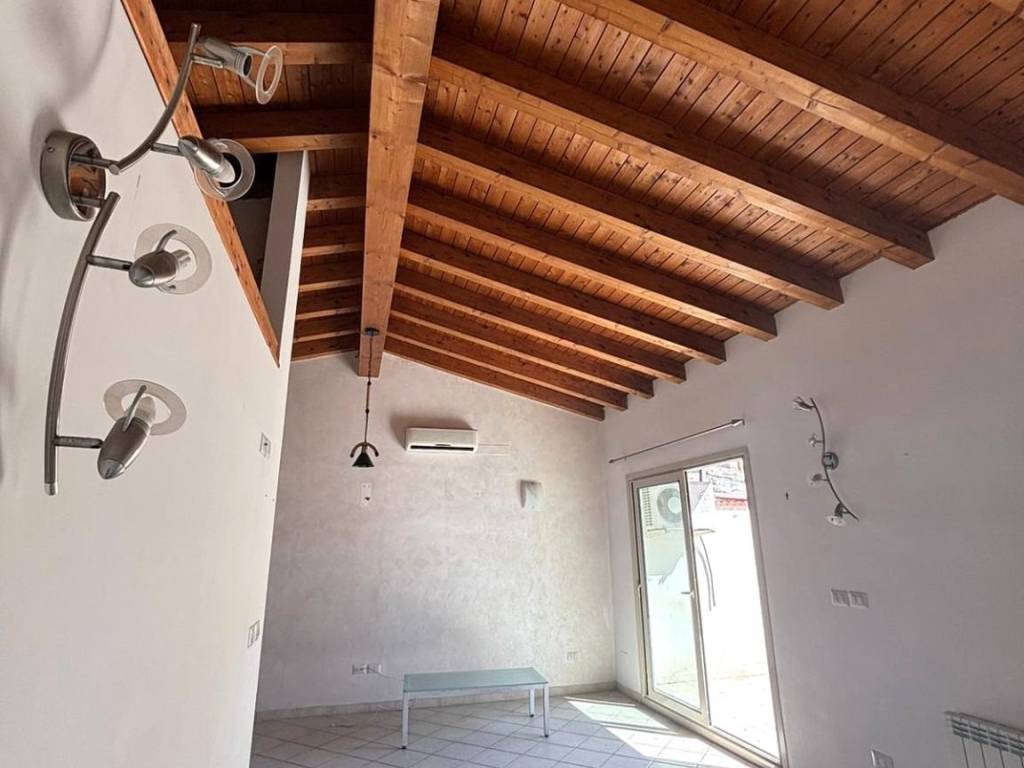 casa indipendente in vendita a Gaggi