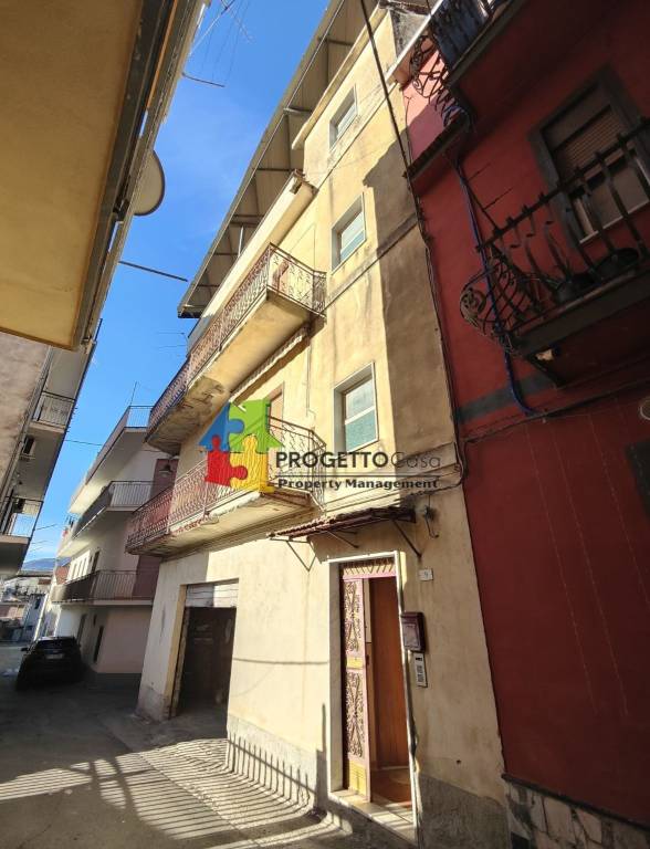 casa indipendente in vendita a Gaggi