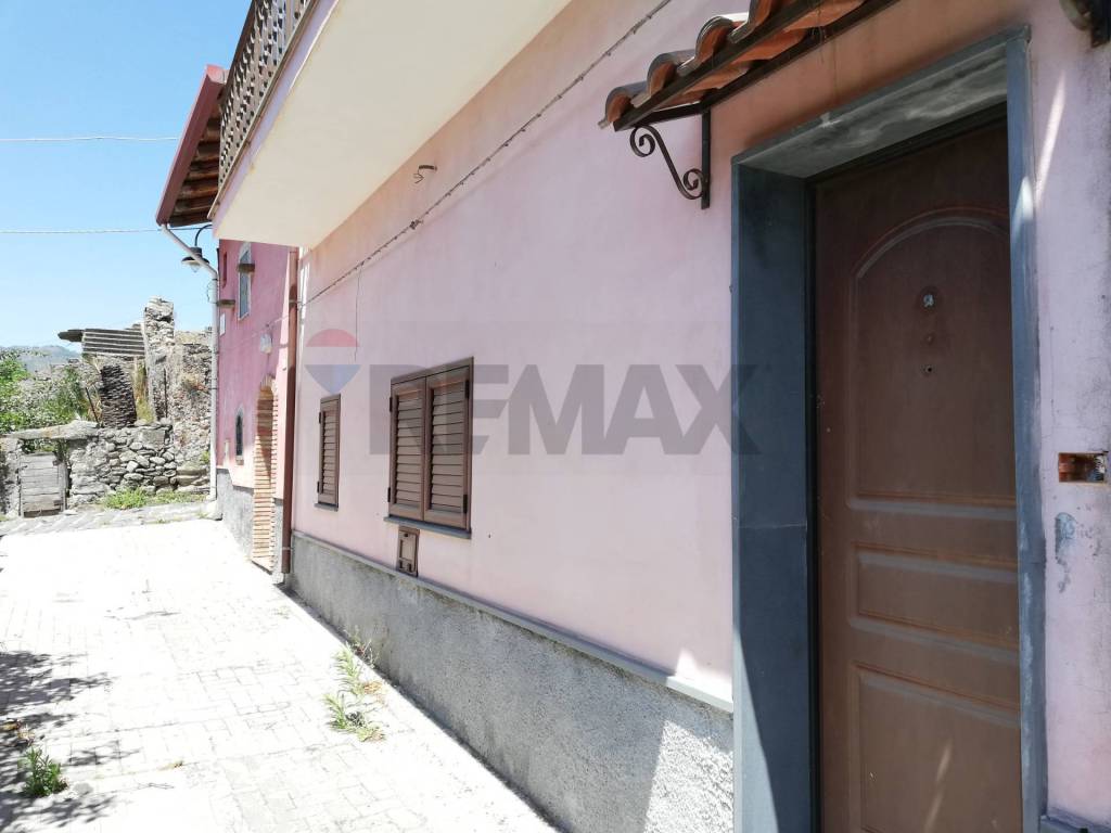 casa indipendente in vendita a Gaggi in zona Cavallaro