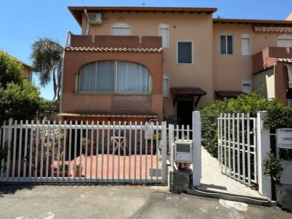 casa indipendente in vendita a Gaggi