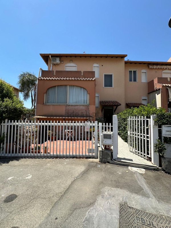 casa indipendente in vendita a Gaggi in zona Cavallaro