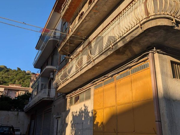 appartamento in vendita a Gaggi in zona Cavallaro