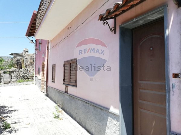 casa indipendente in vendita a Gaggi in zona Cavallaro