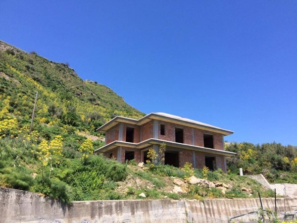 casa indipendente in vendita a Gallodoro