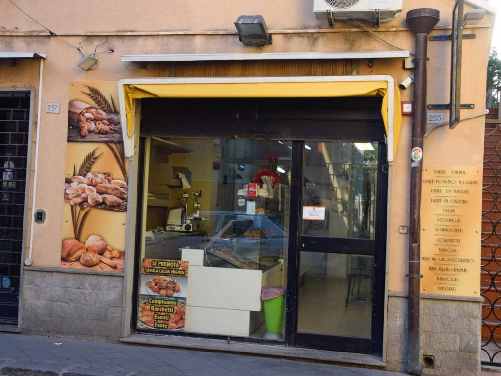negozio in vendita a Giardini-Naxos