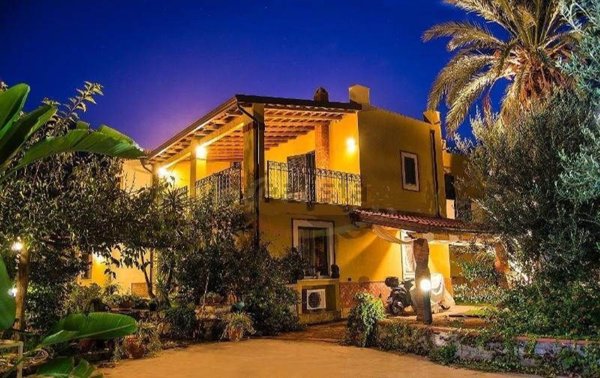 casa indipendente in vendita a Giardini-Naxos