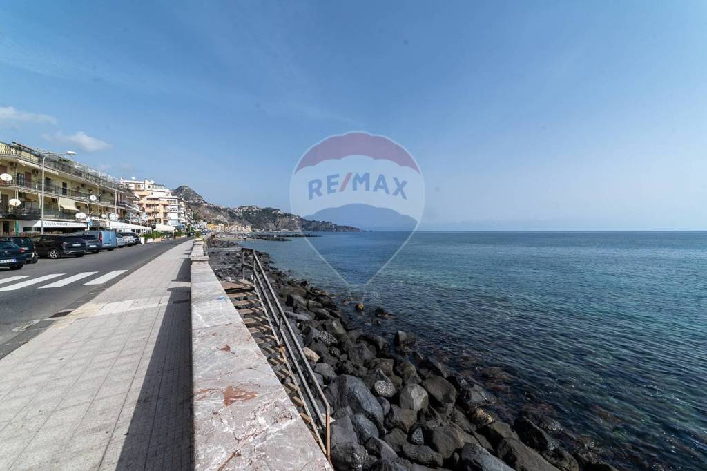 appartamento in vendita a Giardini-Naxos