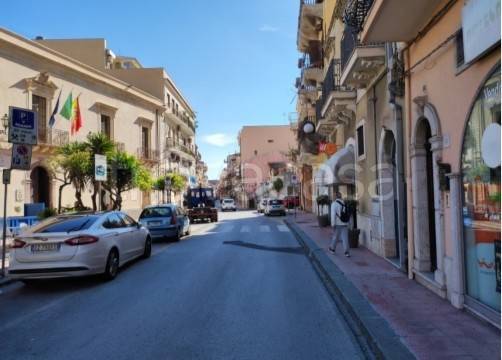 trivano in vendita a Giardini-Naxos
