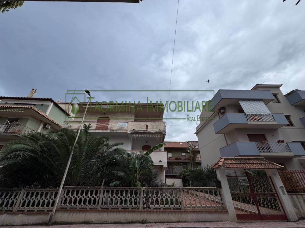 casa indipendente in vendita a Giardini-Naxos