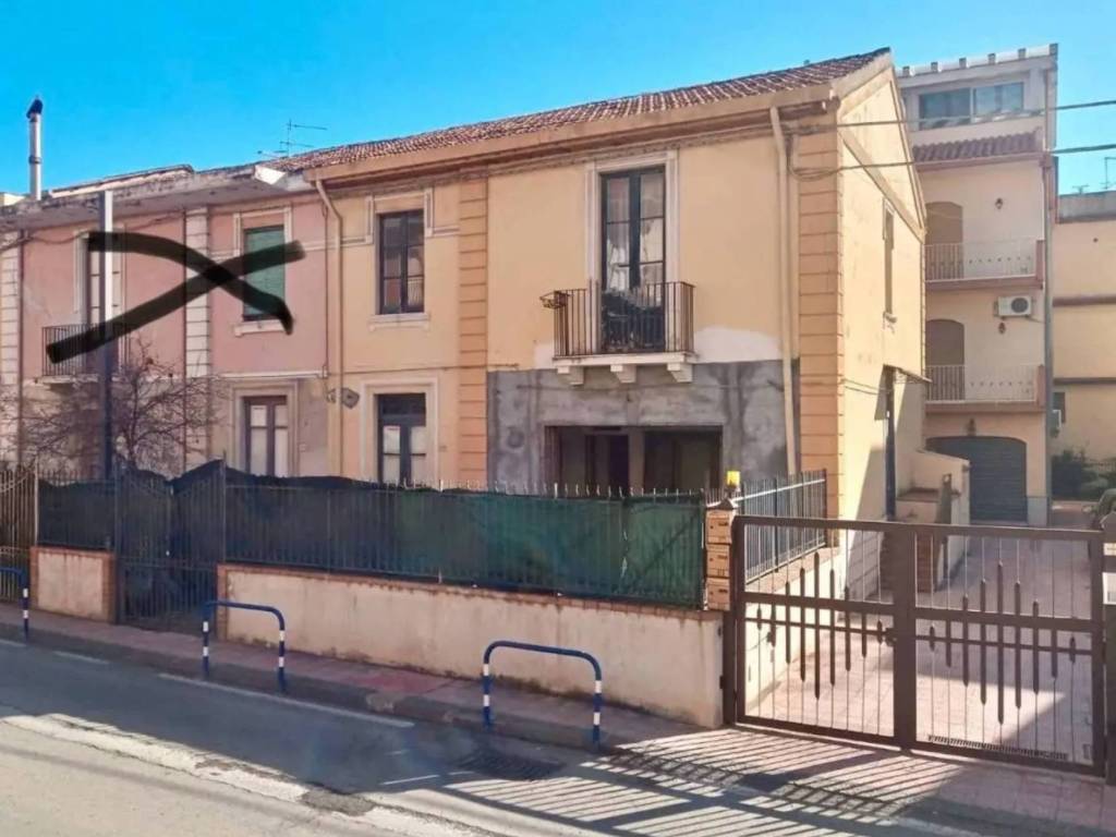 casa indipendente in vendita a Giardini-Naxos