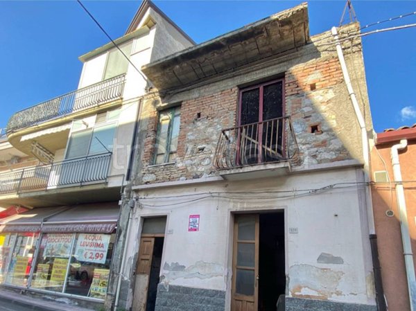 casa indipendente in vendita a Giardini-Naxos