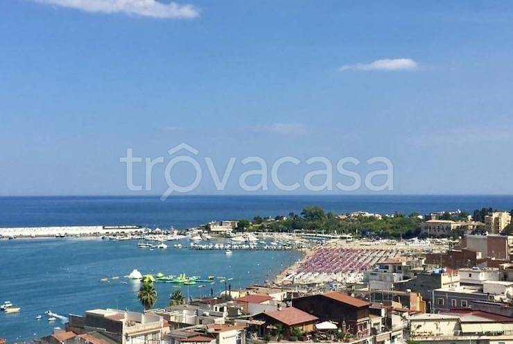 casa indipendente in vendita a Giardini-Naxos