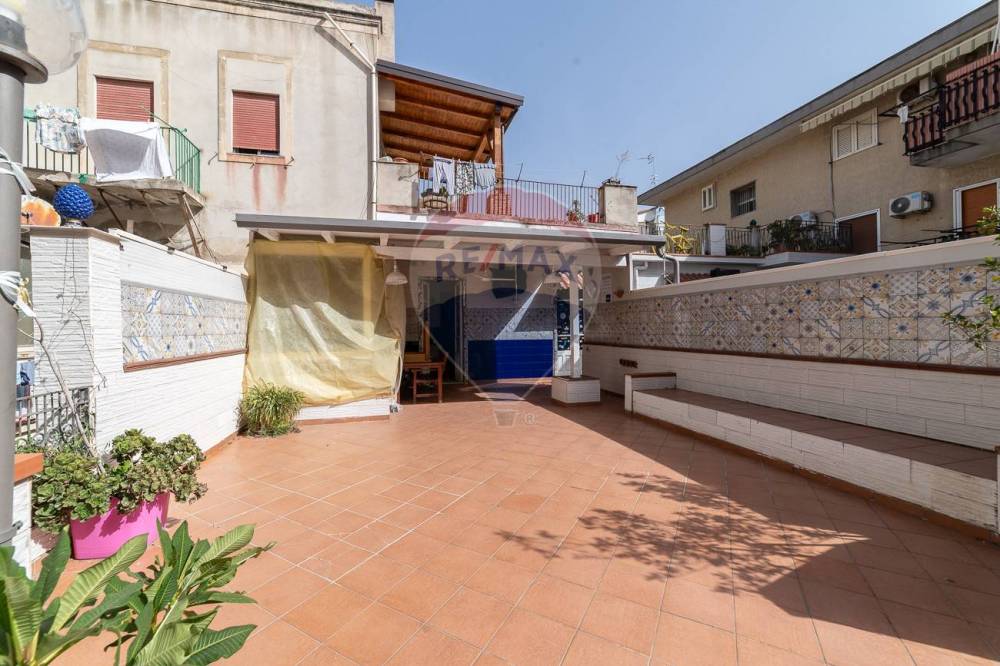 casa indipendente in vendita a Giardini-Naxos