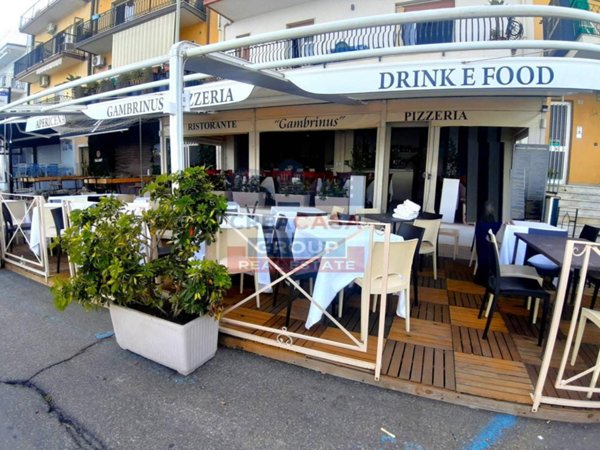 locale commerciale in vendita a Giardini-Naxos