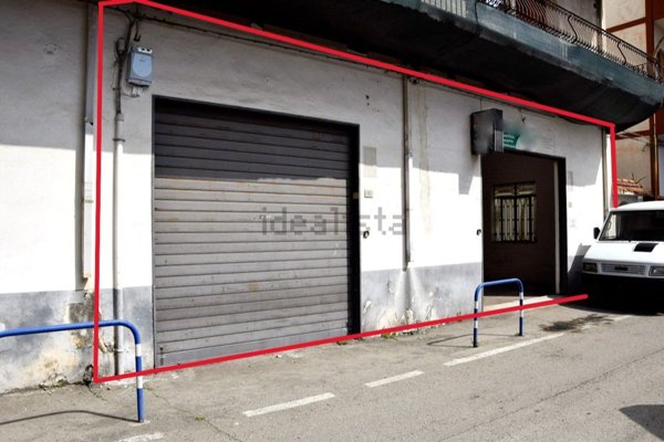 locale commerciale in vendita a Giardini-Naxos