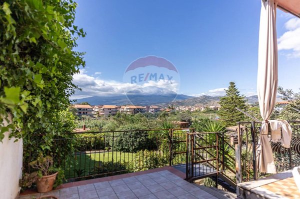 casa indipendente in vendita a Giardini-Naxos