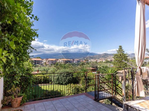 casa indipendente in vendita a Giardini-Naxos