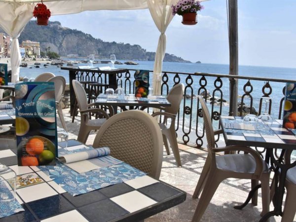 negozio in vendita a Giardini-Naxos