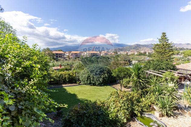 casa indipendente in vendita a Giardini-Naxos