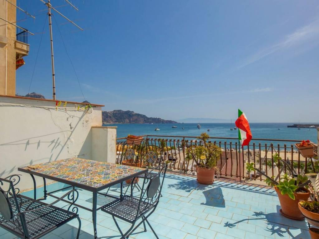 appartamento in vendita a Giardini-Naxos