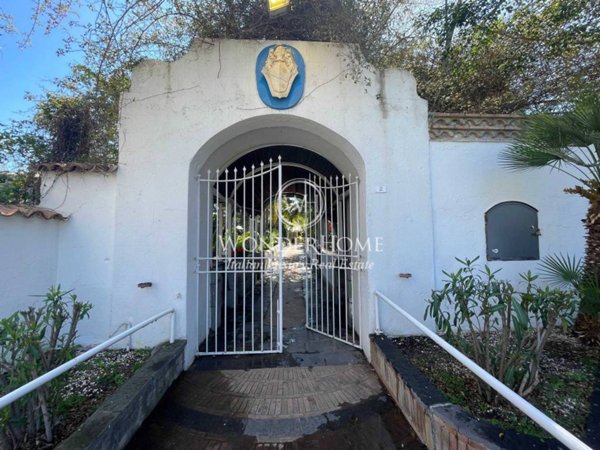 negozio in vendita a Giardini-Naxos