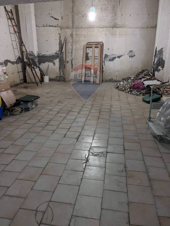 locale di sgombero in vendita a Giardini-Naxos