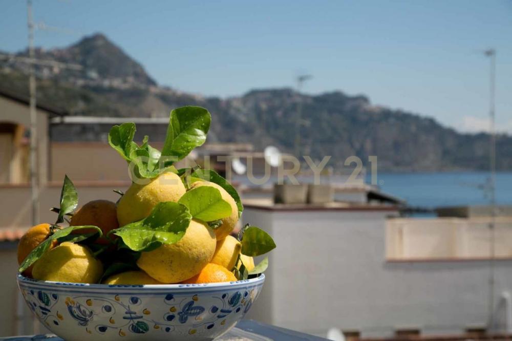 casa indipendente in vendita a Giardini-Naxos