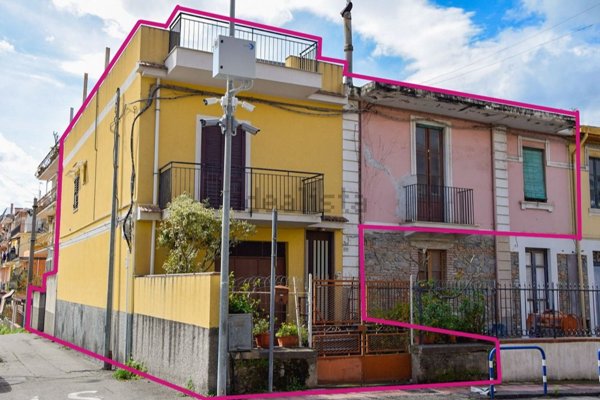 casa indipendente in vendita a Giardini-Naxos